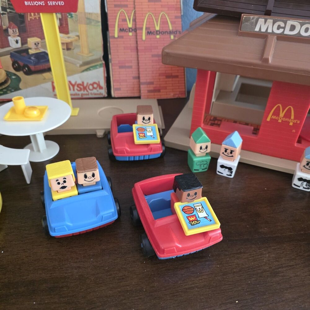 Vintage 1974 Playskool McDonalds Restaurant Familiar Places Play set Train Track - Picture 5 of 14
